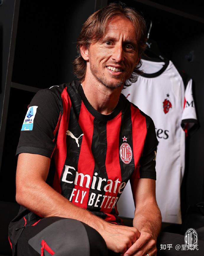 第40分钟，佩里神勇扑出约罗的头球攻门。 来源：utdreport