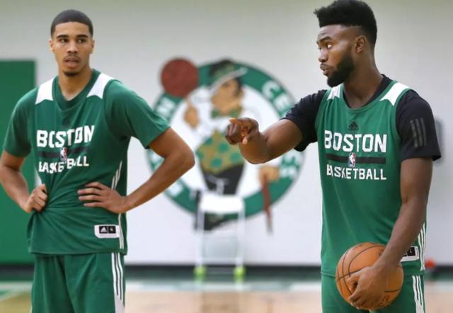 野在飞球路 野在飞球路